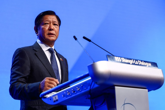 Tổng thống Ferdinand Marcos Jr phát biểu tại lễ khai mạc Đối thoại Shangri-La tối 31-5. Ảnh: Reuters