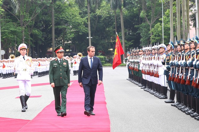 Đại tướng Phan Văn Giang đón Bộ trưởng Bộ Quân đội Pháp thăm Việt Nam- Ảnh 4.