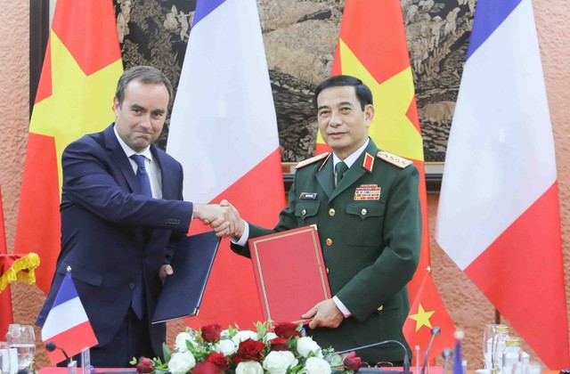 Việt Nam - Pháp ký ý định thư về tăng cường hợp tác quốc phòng- Ảnh 4.