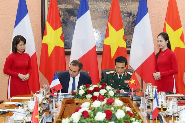 Việt Nam - Pháp ký ý định thư về tăng cường hợp tác quốc phòng- Ảnh 3.