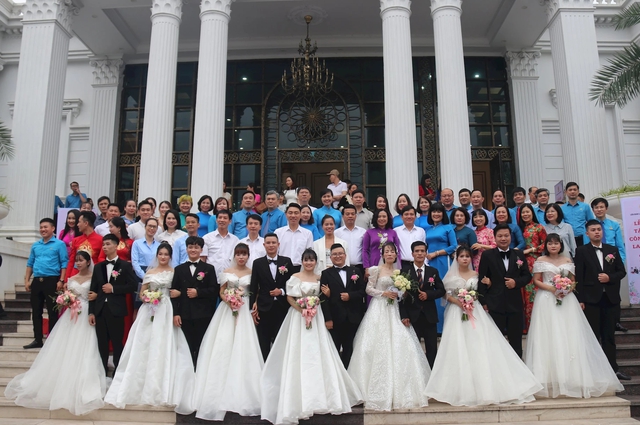 Lần đầu tiên tổ chức đám cưới tập thể cho công nhân Hải Dương- Ảnh 1.