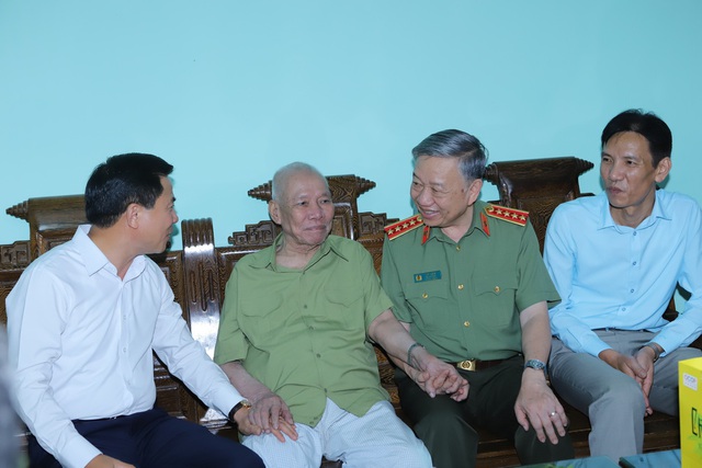 Đại tướng Tô Lâm thăm hỏi cựu binh tham gia chiến dịch Điện Biên Phủ- Ảnh 2.