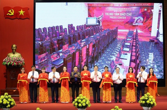 Khai trương Trung tâm báo chí Kỷ niệm 70 năm chiến thắng Điện Biên Phủ- Ảnh 1.