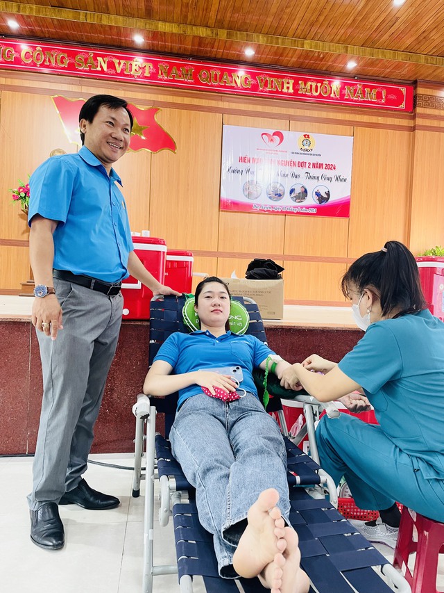 Đoàn viên, lao động Duy Xuyên tươi cười hiến máu cứu người- Ảnh 2.