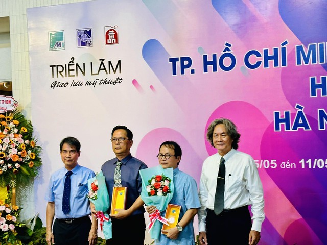 Cảm xúc dạt dào với triển lãm giao lưu mỹ thuật TP HCM - Huế - Hà Nội- Ảnh 1.