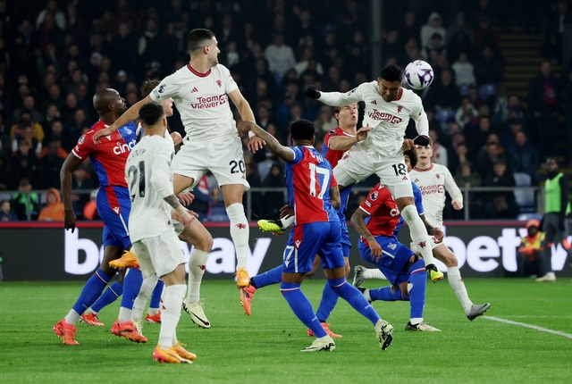 Thua trắng Crystal Palace 4 bàn, Man United tạo kỷ lục buồn - Ảnh 3.