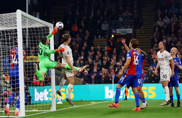 Thua trắng Crystal Palace 4 bàn, Man United tạo kỷ lục buồn - Ảnh 4.
