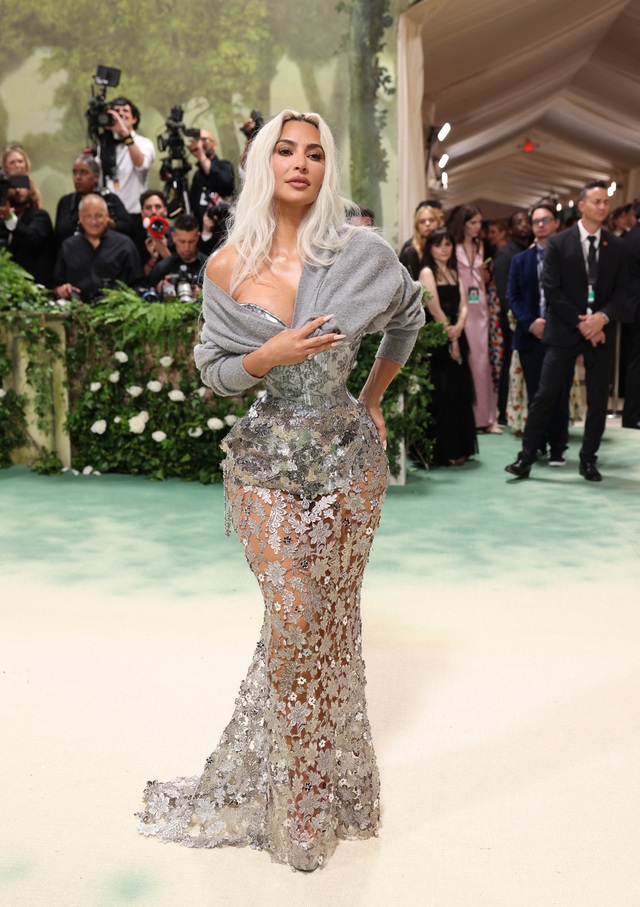 Mốt khoe eo, chân thon nở rộ tại Met Gala 2024- Ảnh 12.