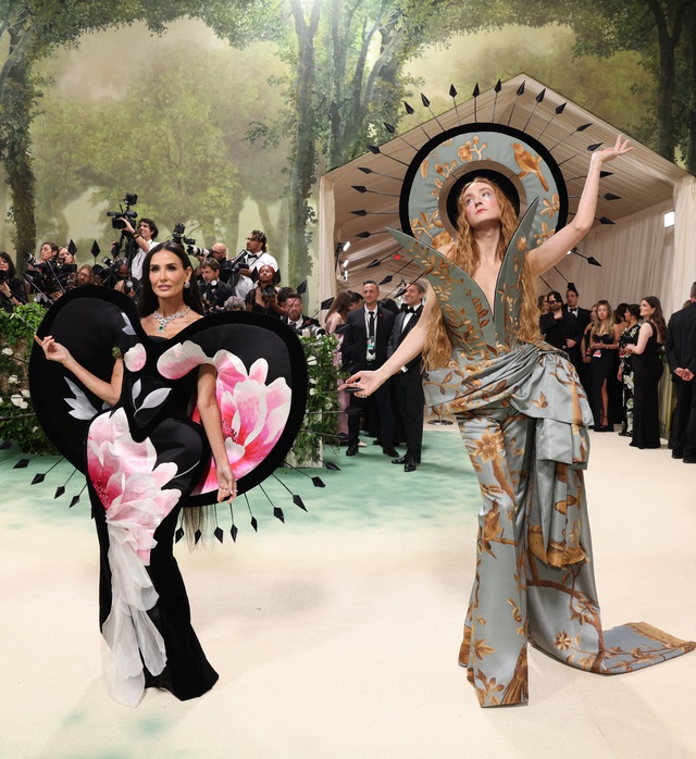 Mốt khoe eo, chân thon nở rộ tại Met Gala 2024- Ảnh 16.