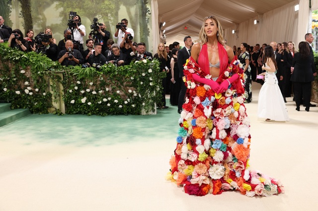 Mốt khoe eo, chân thon nở rộ tại Met Gala 2024- Ảnh 18.