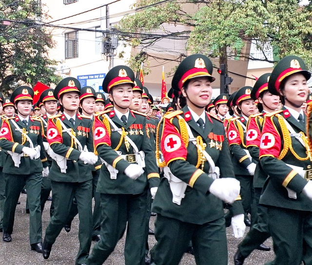 Những "bóng hồng" trong Lễ diễu binh, diễu hành kỷ niệm 70 năm Chiến thắng Điện Biên Phủ- Ảnh 6.