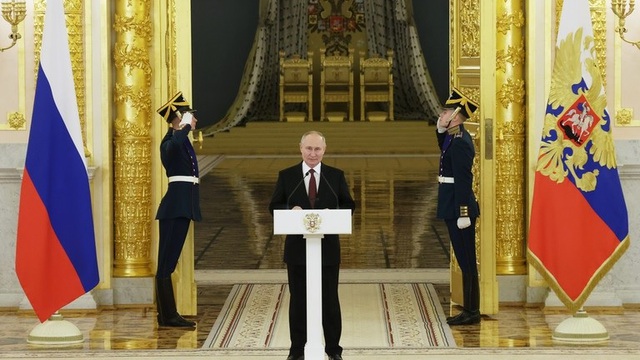 Tổng thống Nga Vladimir Putin chuẩn bị tuyên thệ nhậm chức trong buổi lễ tại điện Kremlin ở Moscow ngày 7-5. Ảnh: Sputnik