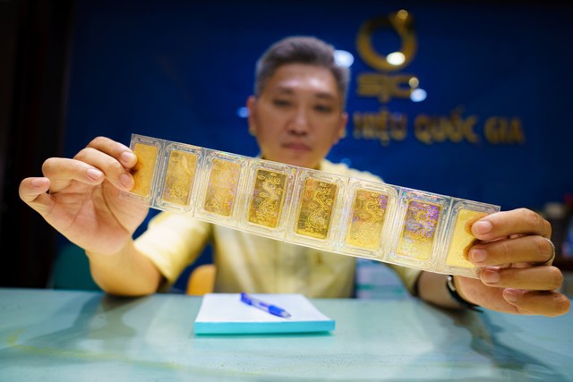 Tăng giá kỷ lục, vàng SJC bỏ xa mốc 87 triệu đồng/lượng- Ảnh 2.