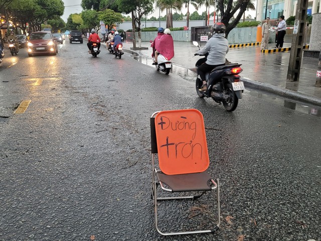 CLIP: Hiện trường nhiều người ngã xe trong cơn mưa trên đường phố Biên Hòa- Ảnh 2.