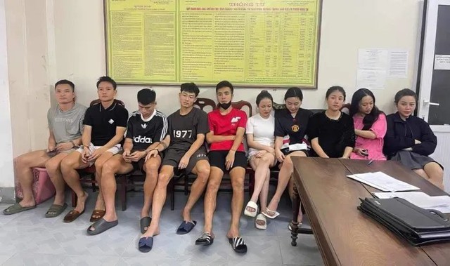 Vụ bắt 5 cầu thủ CLB Hà Tĩnh: "Bay lắc" cùng 5 cô gái trong khách sạn- Ảnh 1.