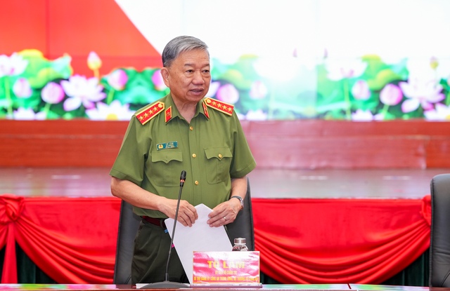 Bộ trưởng Công an Tô Lâm làm việc với Ban thường vụ Thành ủy Hải Phòng- Ảnh 1.