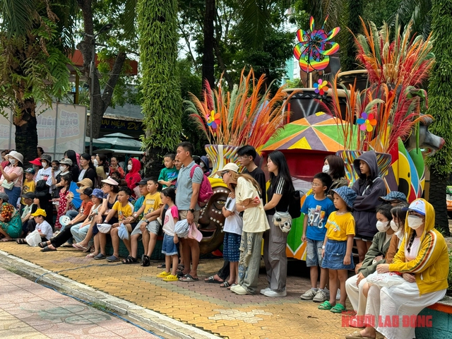 Ngày Quốc tế Thiếu nhi: Đầm Sen, Thảo Cầm Viên đông nghẹt trẻ- Ảnh 18.