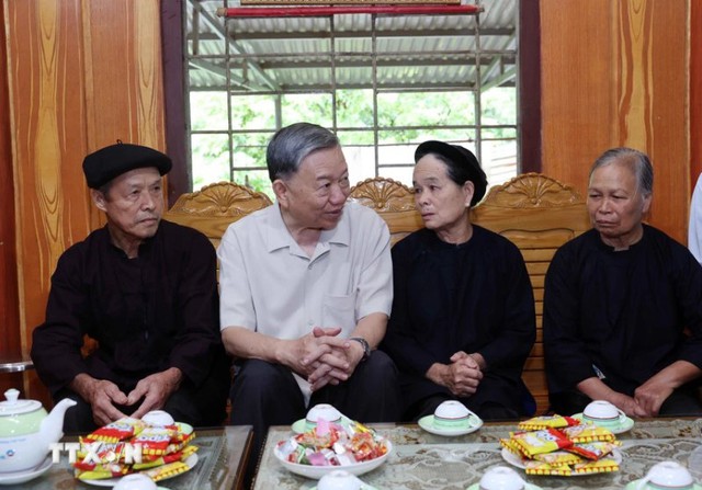Chủ tịch nước Tô Lâm thăm và dâng hương tại Khu di tích quốc gia đặc biệt Pác Bó- Ảnh 8.