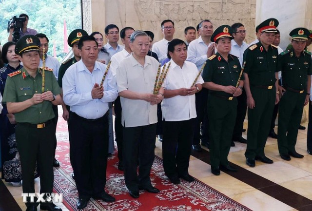 Chủ tịch nước Tô Lâm thăm và dâng hương tại Khu di tích quốc gia đặc biệt Pác Bó- Ảnh 4.