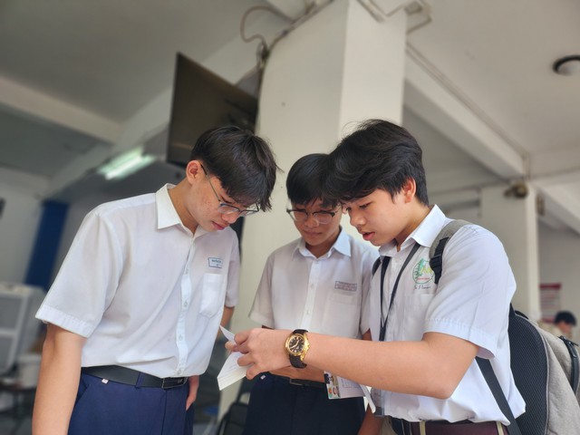 Ho-Chi-Minh-Stadt: Bekanntgabe der Testergebnisse und Standardergebnisse für die 10. Klasse der High School for the Gifted – Foto 1.