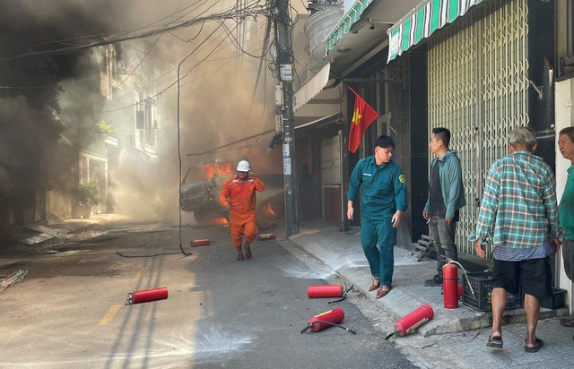 Cháy liên hoàn tại trung tâm Đà Nẵng, cả khu phố nháo nhào- Ảnh 1.