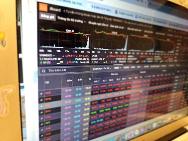 VN-Index đột ngột rớt hơn 21 điểm, chuyên gia chứng khoán nói gì?- Ảnh 1.