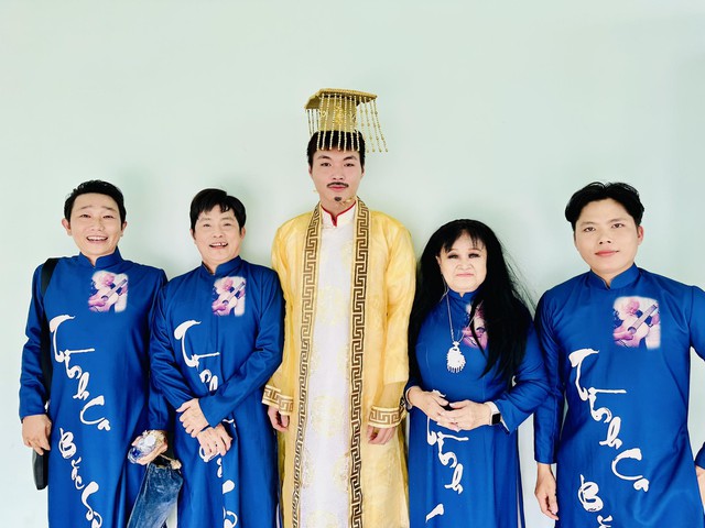 Gia đình nhạc sĩ Bắc Sơn mang món ăn tinh thần đến người già neo đơn, trẻ em mồ côi- Ảnh 5.