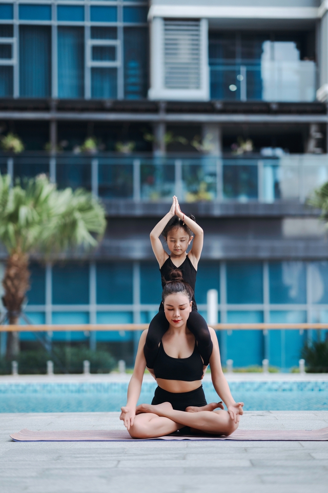 Trà Ngọc Hằng và con gái trổ tài yoga- Ảnh 8.