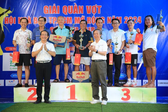 Giải Quần vợt Hội Nhà báo TP HCM mở rộng 2024: Báo Người Lao Động giành 3 giải nhất- Ảnh 4.