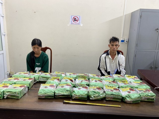 Bắt giữ vợ chồng vận chuyển 30kg ma tuý đá từ Lào về Việt Nam- Ảnh 1.