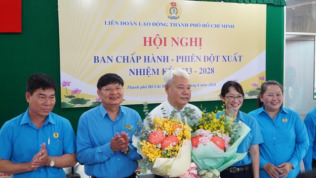 Ông Võ Khắc Thái giữ chức Chủ tịch LĐLĐ TP HCM- Ảnh 1.