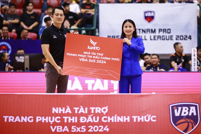 VBA 2024 giới thiệu nhà tài trợ trang phục mới
- Ảnh 1.