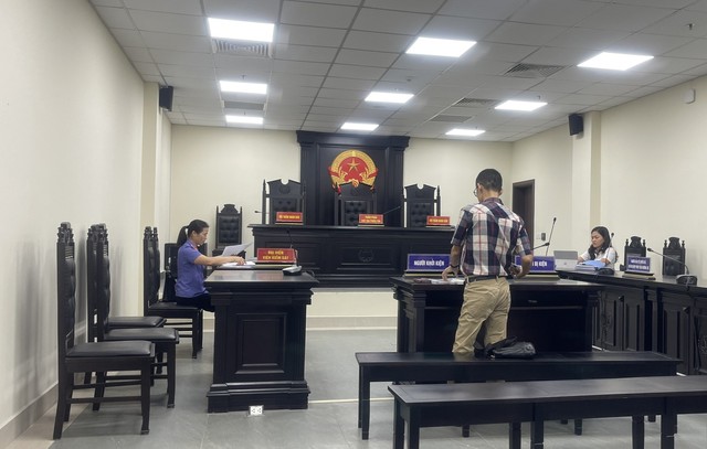 Thăm con riêng tại Hà Nội bị phạt 4 triệu đồng, người đàn ông ở TP HCM kiện chủ tịch quận- Ảnh 1.