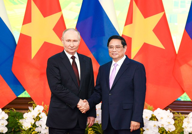 Tổng thống Liên bang Nga Vladimir Putin hội kiến Thủ tướng Phạm Minh Chính Ảnh: HỮU HƯNG