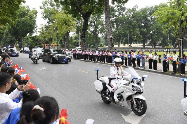VIDEO: Đoàn xe Tổng thống Putin di chuyển trên đường phố Hà Nội- Ảnh 5.
