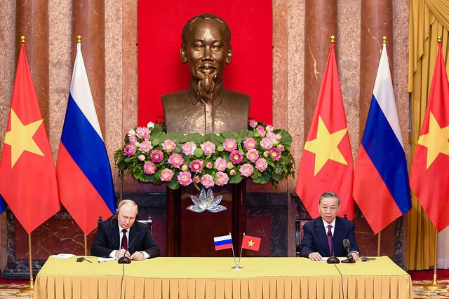 Chủ tịch nước Tô Lâm và Tổng thống Vladimir Putin họp báo- Ảnh 1.