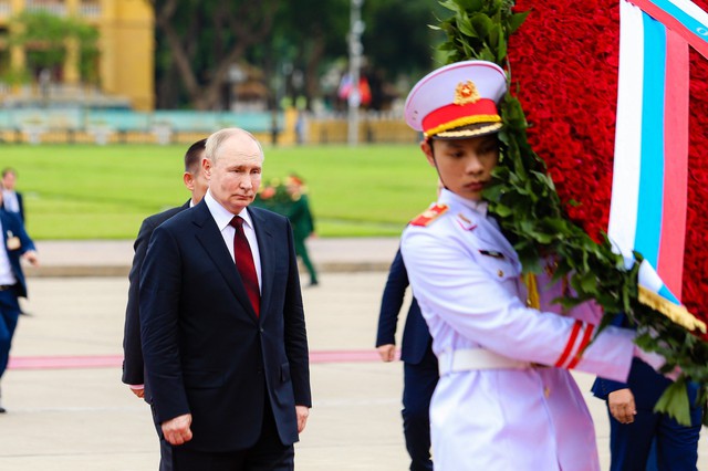 Tổng thống Vladimir Putin vào Lăng viếng Chủ tịch Hồ Chí Minh- Ảnh 6.