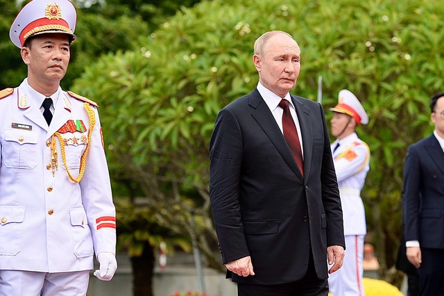 Tổng thống Vladimir Putin vào Lăng viếng Chủ tịch Hồ Chí Minh- Ảnh 14.