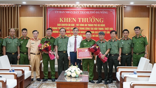 Triệt phá đường dây làm giả 4 triệu cuốn sách giáo khoa tại Đà Nẵng, TP HCM- Ảnh 1.