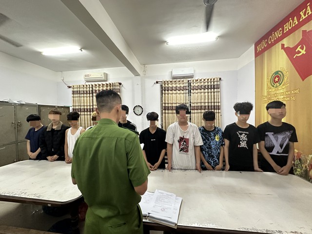 Bắt giam 10 đối tượng trong nhóm 70 thanh thiếu niên gây náo loạn đường phố Đà Nẵng- Ảnh 1.