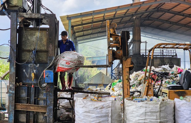 Diễn biến mới vụ chính quyền dừng trả tiền, nhà máy ngưng xử lý rác cho Đà Lạt- Ảnh 2.