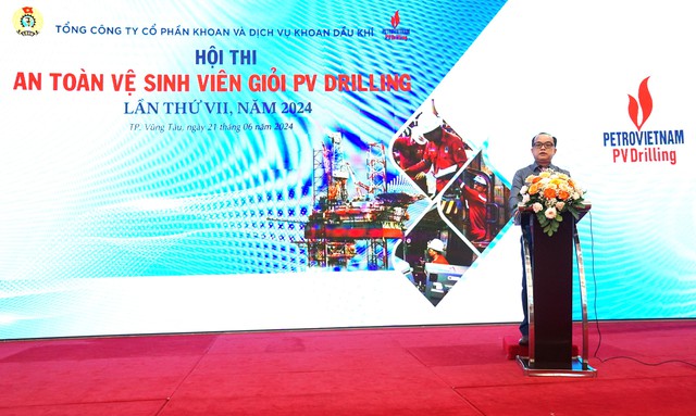 Phó Tổng giám đốc PV Drilling Đinh Quang Nhựt - Trưởng Ban tổ chức hội thi ATVSV giỏi lần VII phát biểu khai mạc