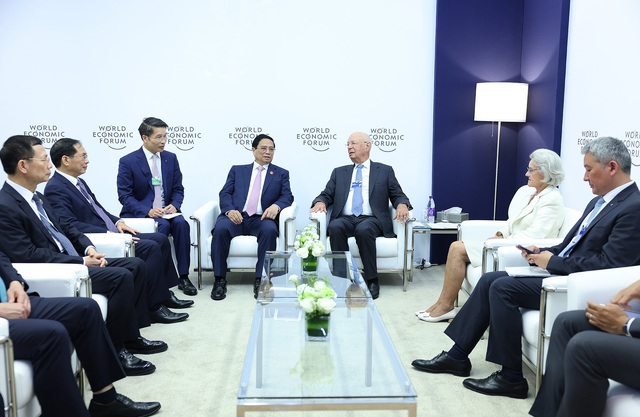 GS Klaus Schwab ấn tượng sự chân thành của Thủ tướng trong trao đổi với các CEO hàng đầu WEF- Ảnh 3.