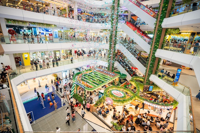 Vincom Mega Mall Grand Park là TTTM đầu tiên tại Việt Nam được xây dựng với chủ đề &quot;Park-In-Mall&quot;