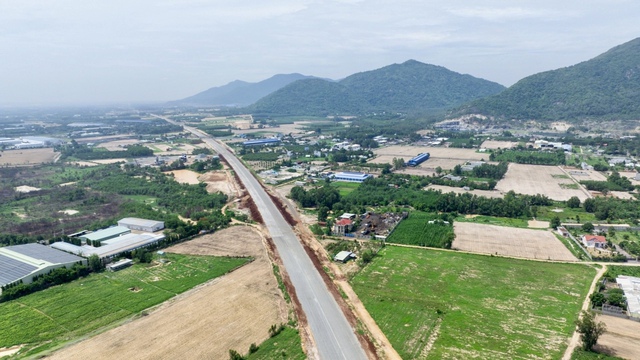 Cận cảnh cao tốc Biên Hòa - Vũng Tàu sau 1 năm bấm nút khởi công- Ảnh 2.