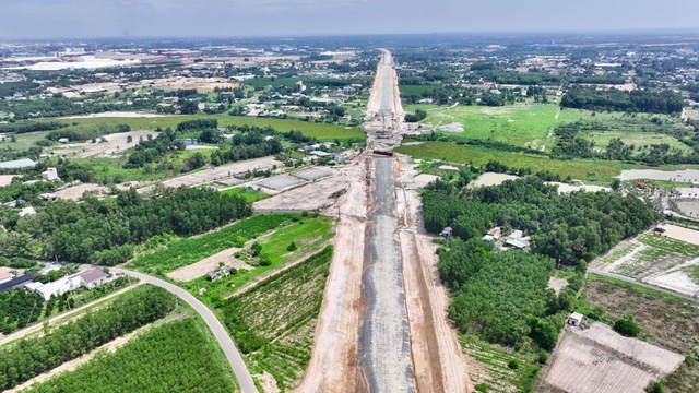 Cận cảnh cao tốc Biên Hòa - Vũng Tàu sau 1 năm bấm nút khởi công- Ảnh 1.