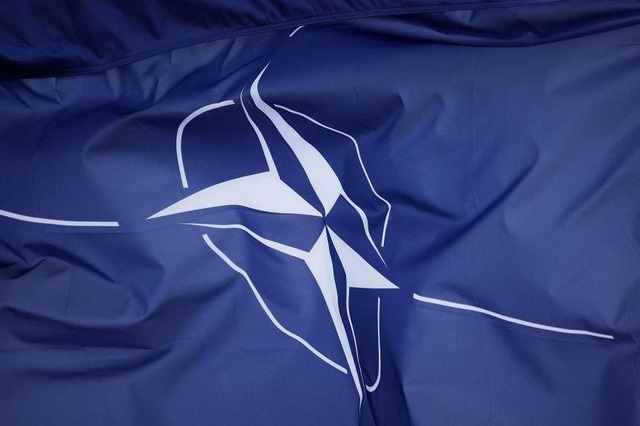 Các thành viên NATO hiện đang bất đồng về cách thực hiện cam kết viện trợ cho Ukraine trong những năm tới. Ảnh: REUTERS