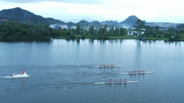 260 VĐV tham gia giải đua thuyền Rowing Vô địch Đông Nam Á 2024- Ảnh 3.