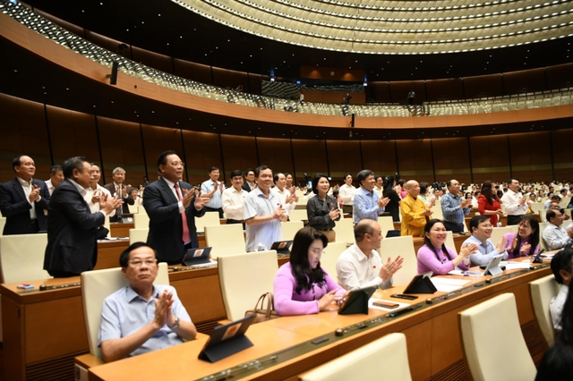 Quốc hội biểu quyết thông qua Luật Thủ đô sửa đổi- Ảnh 3.