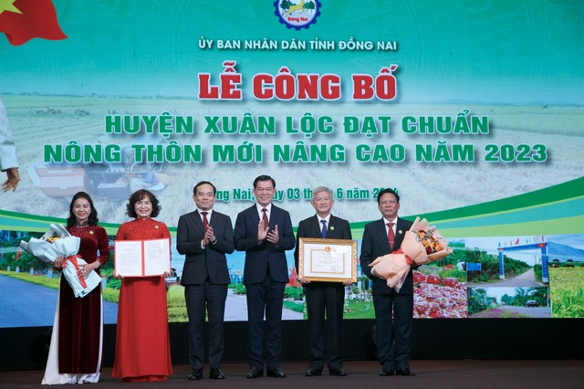 Phó Thủ tướng Trần Lưu Quang trao danh hiệu nông thôn mới nâng cao cho huyện Xuân Lộc, Đồng Nai- Ảnh 1.